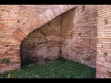 04320 ostia - regio i - insula viii - botteghe (i,viii,9) - raum an der suedostecke - bli ri sueden - bli unter die treppe - 09-2022.jpg